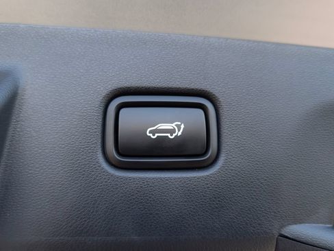 Certified 2025 Hyundai Tucson Limited AWD/4WD image 12