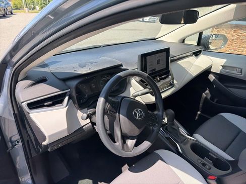 Used 2023 Toyota Corolla LE FWD image 4