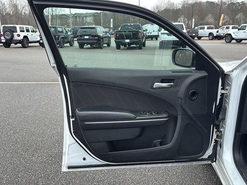 Used 2020 Dodge Charger SXT image 9