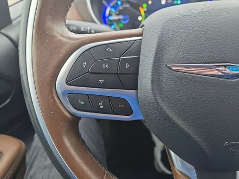 Used 2020 Chrysler Pacifica Limited w/ Advanced Safetytec Group FWD image 12