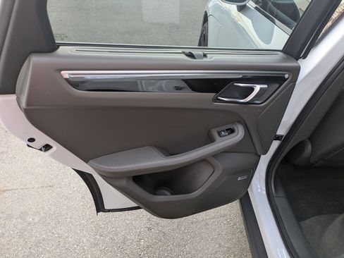 Used 2020 Porsche Macan S image 32