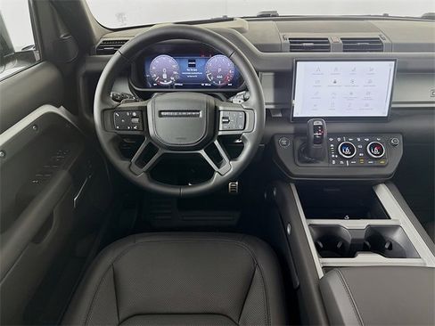Used 2025 Land Rover Defender 110 V8 image 25