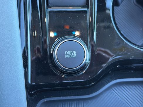 Used 2025 Ford Explorer Platinum w/ Ultimate Package image 25