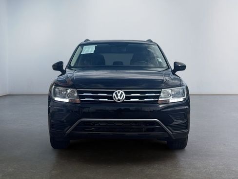 Used 2018 Volkswagen Tiguan SE w/ Panoramic Sunroof Package image 2