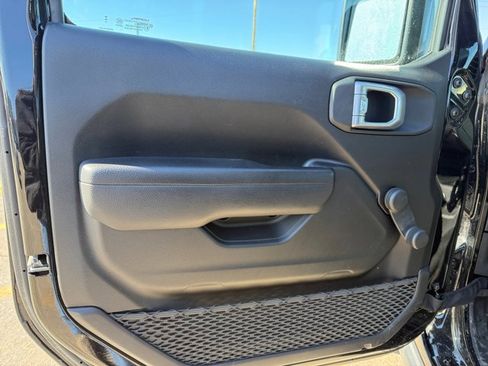 Used 2023 Jeep Gladiator Sport image 18