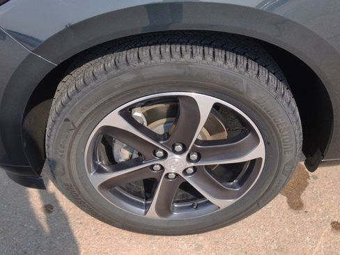 Used 2019 Buick Enclave Essence AWD/4WD image 11