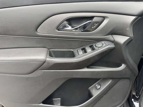 Used 2023 Chevrolet Traverse LT FWD image 19