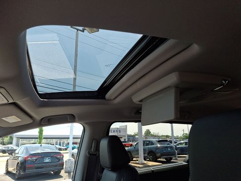 Used 2023 Honda Odyssey Touring image 17