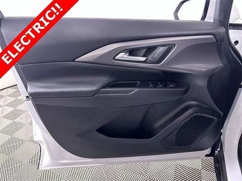 Used 2025 Chevrolet Equinox EV LT image 23