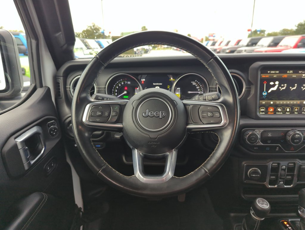 Used 2022 Jeep Wrangler Unlimited Sahara AWD/4WD image 16