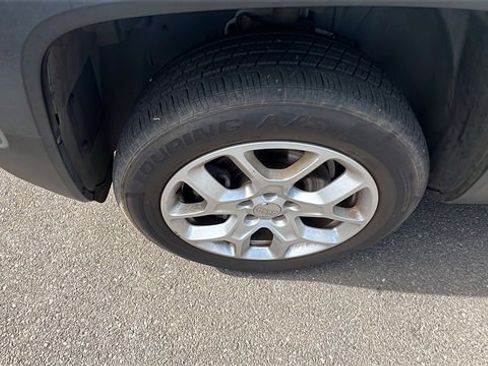 Used 2015 Jeep Renegade Latitude image 9