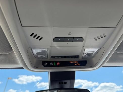 Used 2020 Chevrolet Equinox LT w/ Driver Convenience Package AWD/4WD image 19