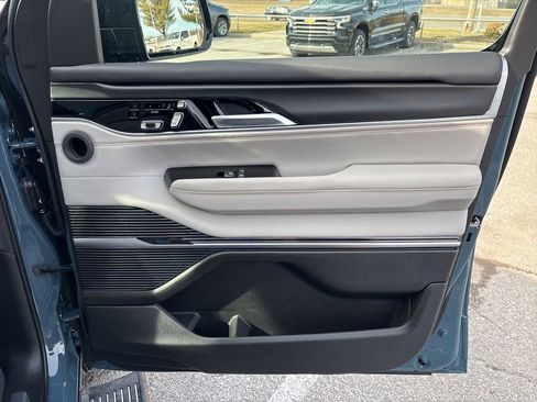 New 2026 Jeep Grand Wagoneer Summit AWD/4WD image 59
