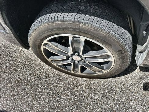 Used 2019 GMC Acadia Denali w/ Technology Package AWD/4WD image 4