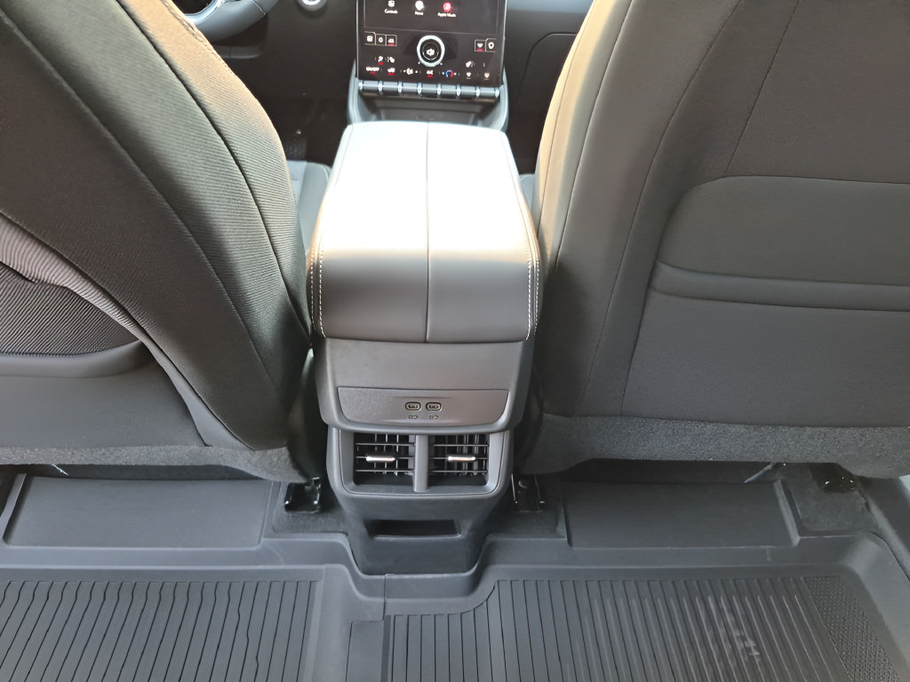 New 2027 GMC Terrain Elevation w/ LPO, Floor Liner Package FWD image 32