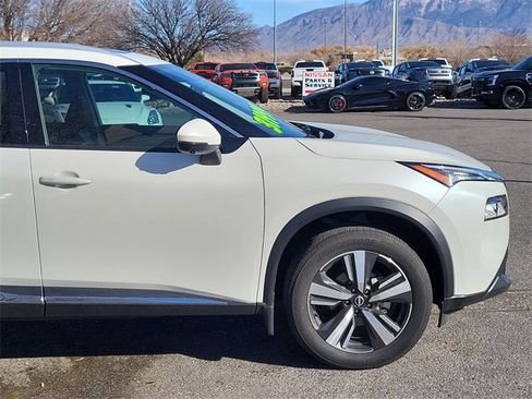 Used 2022 Nissan Rogue SL image 2