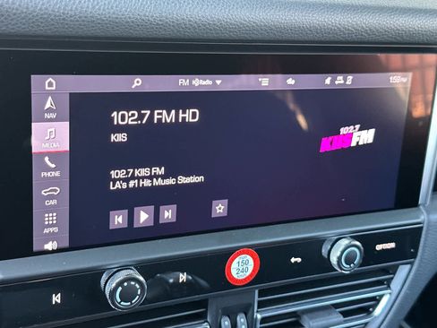 Certified 2025 Porsche Macan AWD/4WD image 20