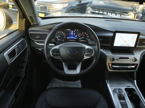 Used 2022 Ford Explorer XLT w/ Equipment Group 202A image 21