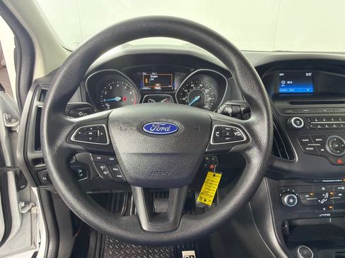 Used 2016 Ford Focus SE w/ SE Power Seat Package FWD image 14
