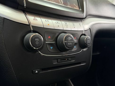 Used 2019 Dodge Journey SE FWD image 21