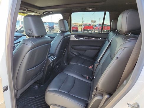Used 2023 Cadillac XT6 Premium Luxury image 10
