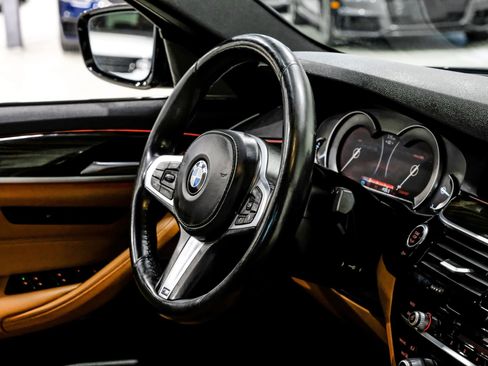 Used 2019 BMW 540i w/ M Sport Package image 22