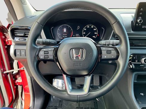 Used 2023 Honda Pilot Touring image 11