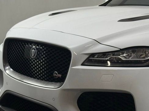 Used 2020 Jaguar F-PACE SVR image 12