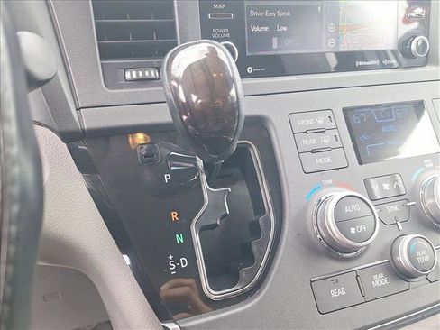 Used 2019 Toyota Sienna XLE Premium w/ Carpet Mat Package FWD image 14