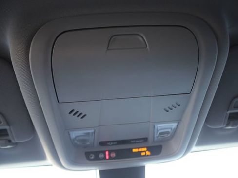 Used 2023 GMC Terrain SLE AWD/4WD image 12