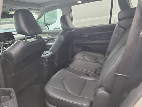 Used 2024 Toyota Grand Highlander FWD image 9