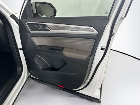 Used 2022 Volkswagen Atlas Cross Sport SE FWD image 30