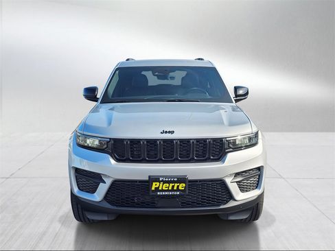 New 2025 Jeep Grand Cherokee Altitude image 6