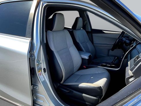 Used 2016 Toyota Camry SE w/ Moonroof Package image 7