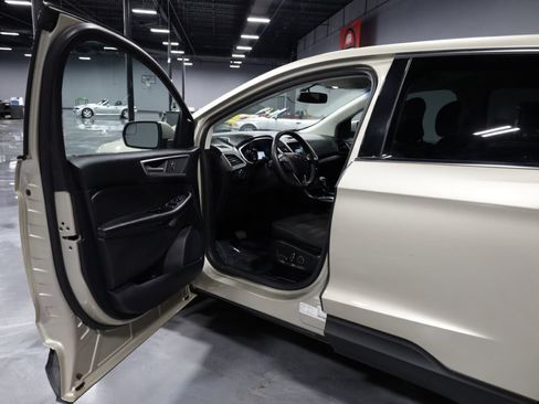 Used 2018 Ford Edge SEL w/ Equipment Group 201A AWD/4WD image 9