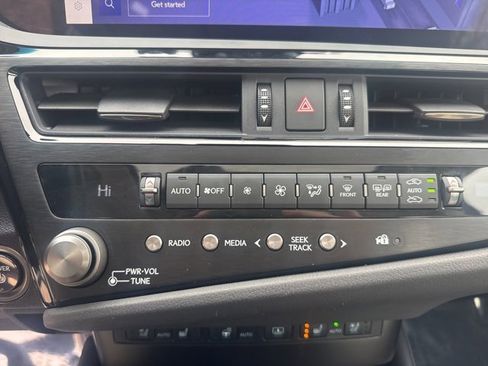 Certified 2025 Lexus ES 300h w/ Accessory Package (Z2) image 24