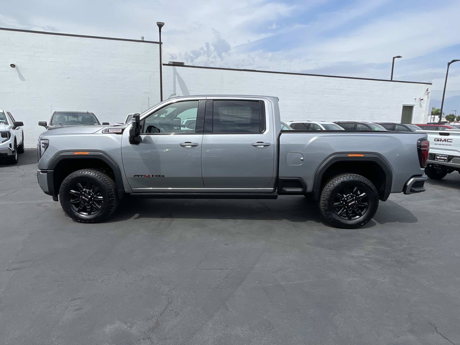 New 2026 GMC Sierra 2500 AT4 w/ AT4 Premium Plus Package AWD/4WD image 8