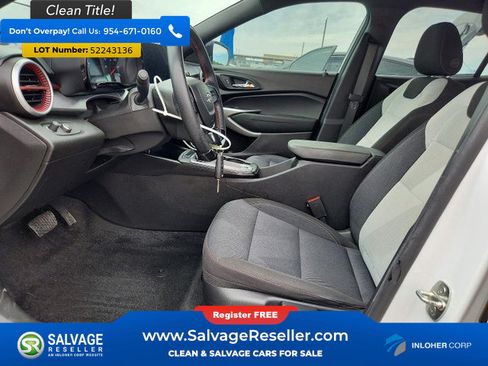 Used 2024 Chevrolet Trax RS FWD image 9