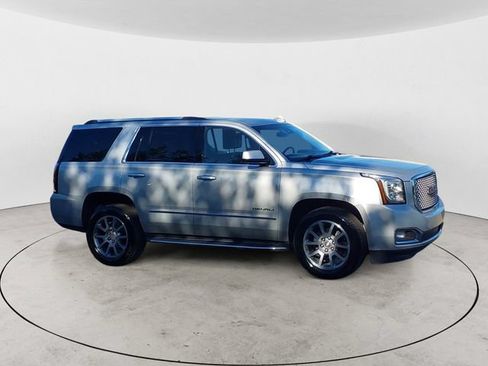 Used 2017 GMC Yukon Denali AWD/4WD image 7