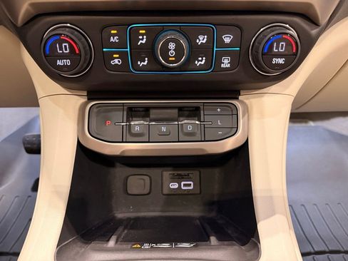 Used 2022 GMC Acadia Denali w/ Denali Ultimate Package image 26