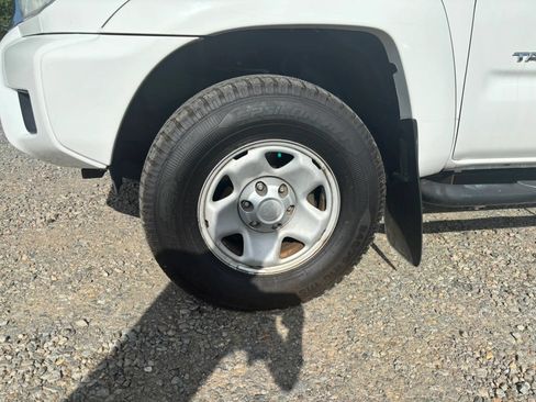 Used 2015 Toyota Tacoma PreRunner w/ SR5 Package RWD image 13