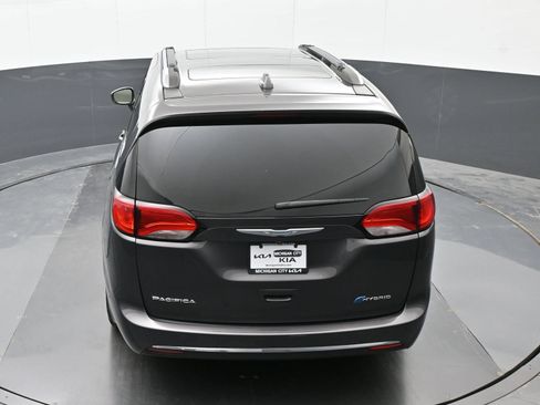 Used 2018 Chrysler Pacifica Limited w/ Advanced Safetytec Group FWD image 32