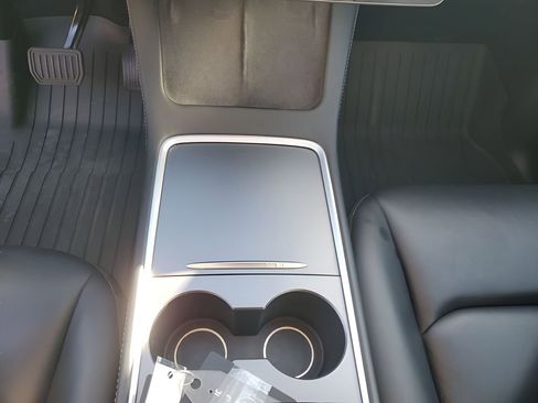 Used 2021 Tesla Model Y Long Range image 30