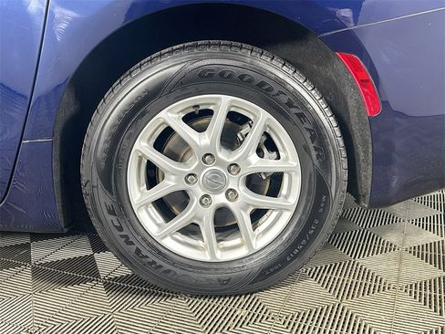 Used 2020 Chrysler Voyager LX image 35