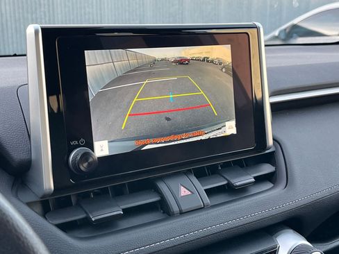 Used 2025 Toyota RAV4 XLE image 17