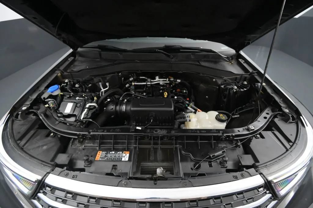 Used 2023 Ford Explorer XLT w/ Class IV Trailer Tow Package AWD/4WD image 21