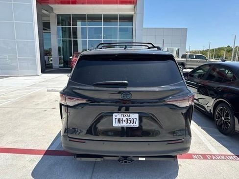 Used 2024 Toyota Sienna XLE Woodland Edition AWD/4WD image 7