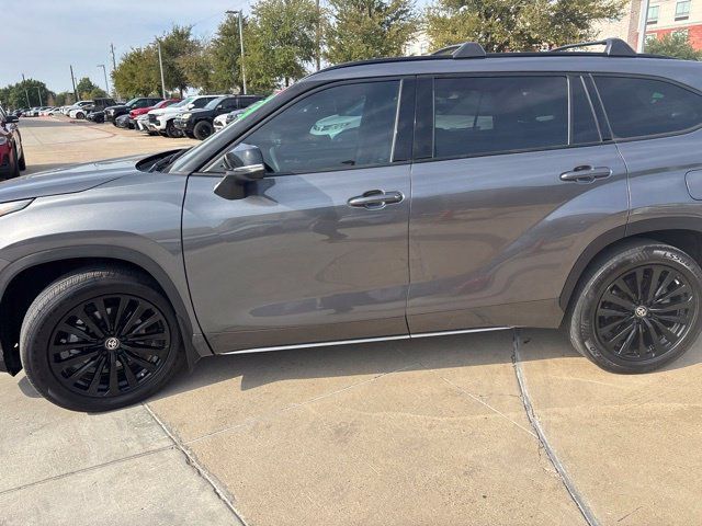 Used 2023 Toyota Highlander XSE FWD image 5