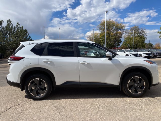 Used 2024 Nissan Rogue SV w/ SV Premium Package AWD/4WD image 6