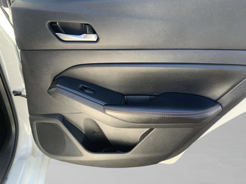 Used 2021 Nissan Altima 2.5 SR w/ SR Premium Package image 32